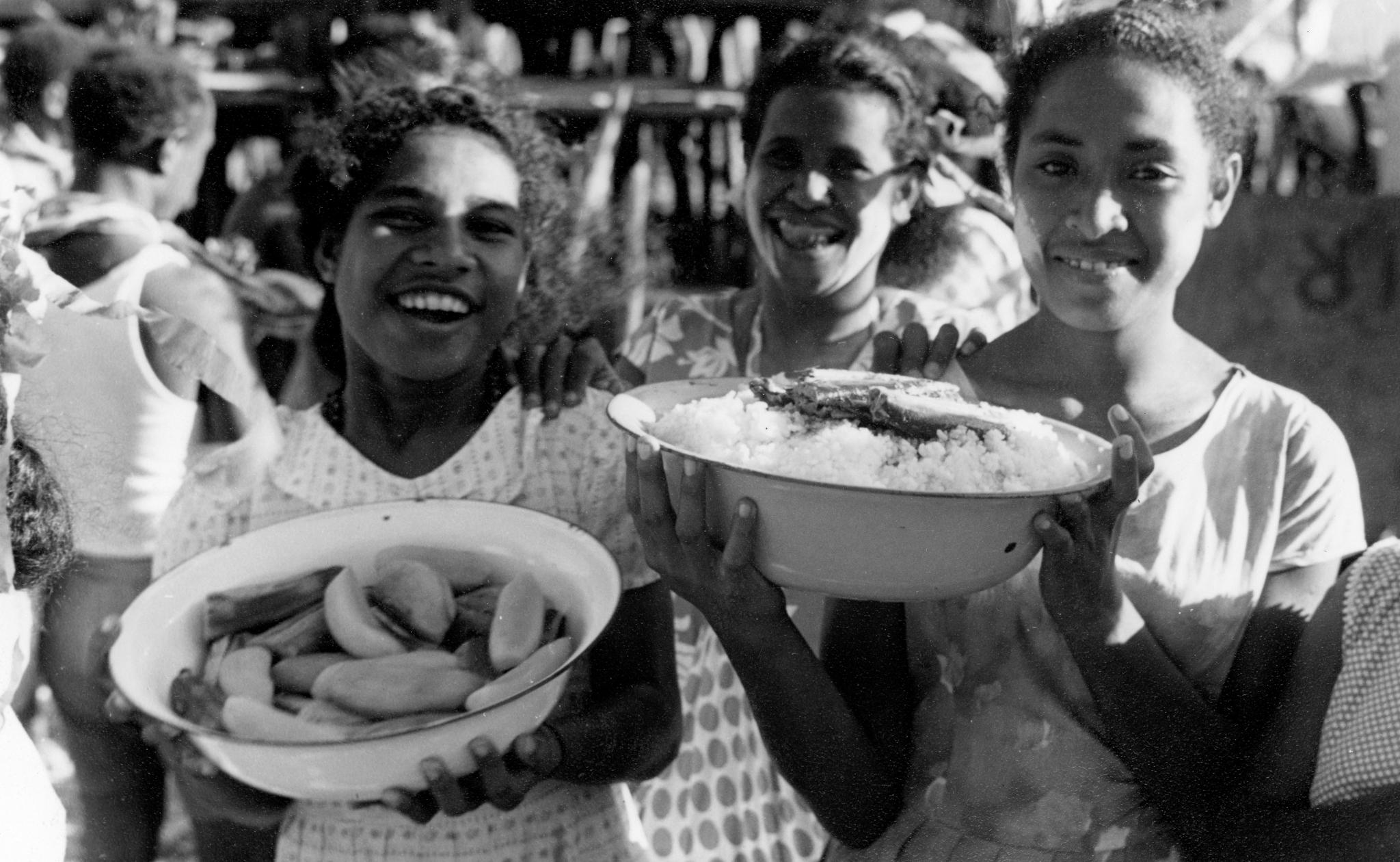 Pari village women with their dishes of cooked rice and bananas’, Easter 1966. Photo by Robert Pulsford. PMB-PHOTO-157-056b